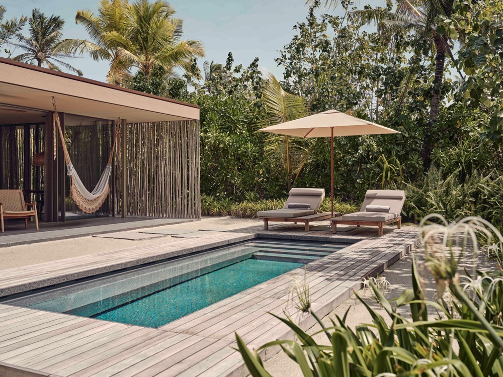 Patina_Maldives_Villa_One_B_Beach_Pool_Exterior